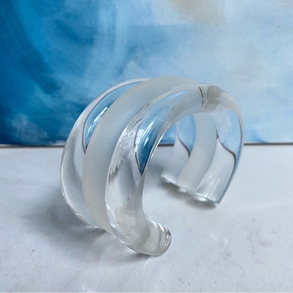 RARE 80s VTG JUDITH HENDLER Clear &Translucent White Lucite Cuff Bracelet Signed